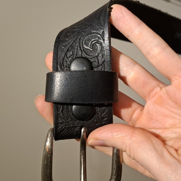 Men's Black Genuine Leather Embossed/Etched Belt with Horse Design (Size US 40) - Picture 3 of 10